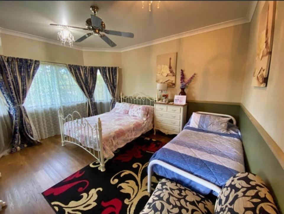 Golden Lace B&B Sarina エクステリア 写真