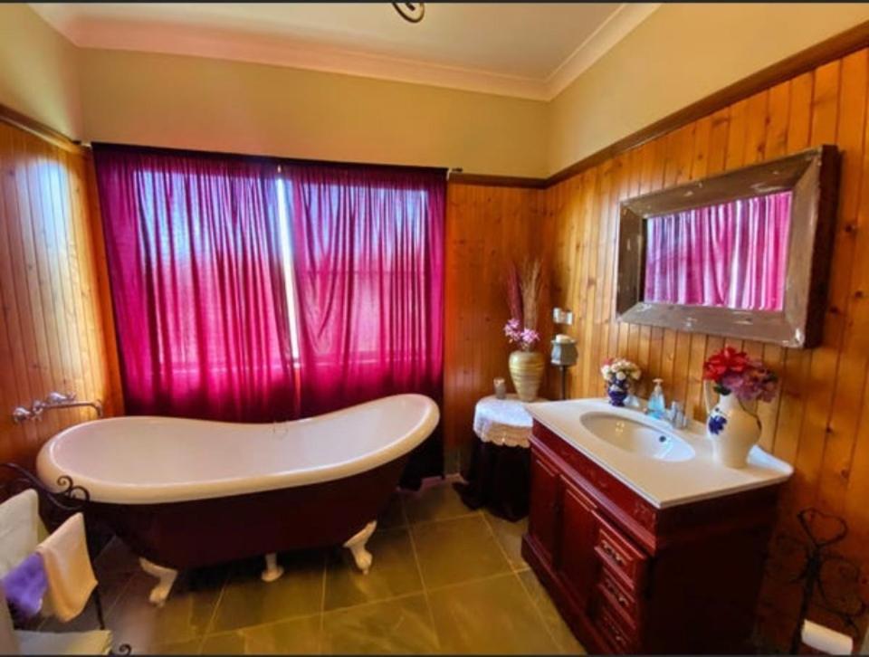 Golden Lace B&B Sarina エクステリア 写真